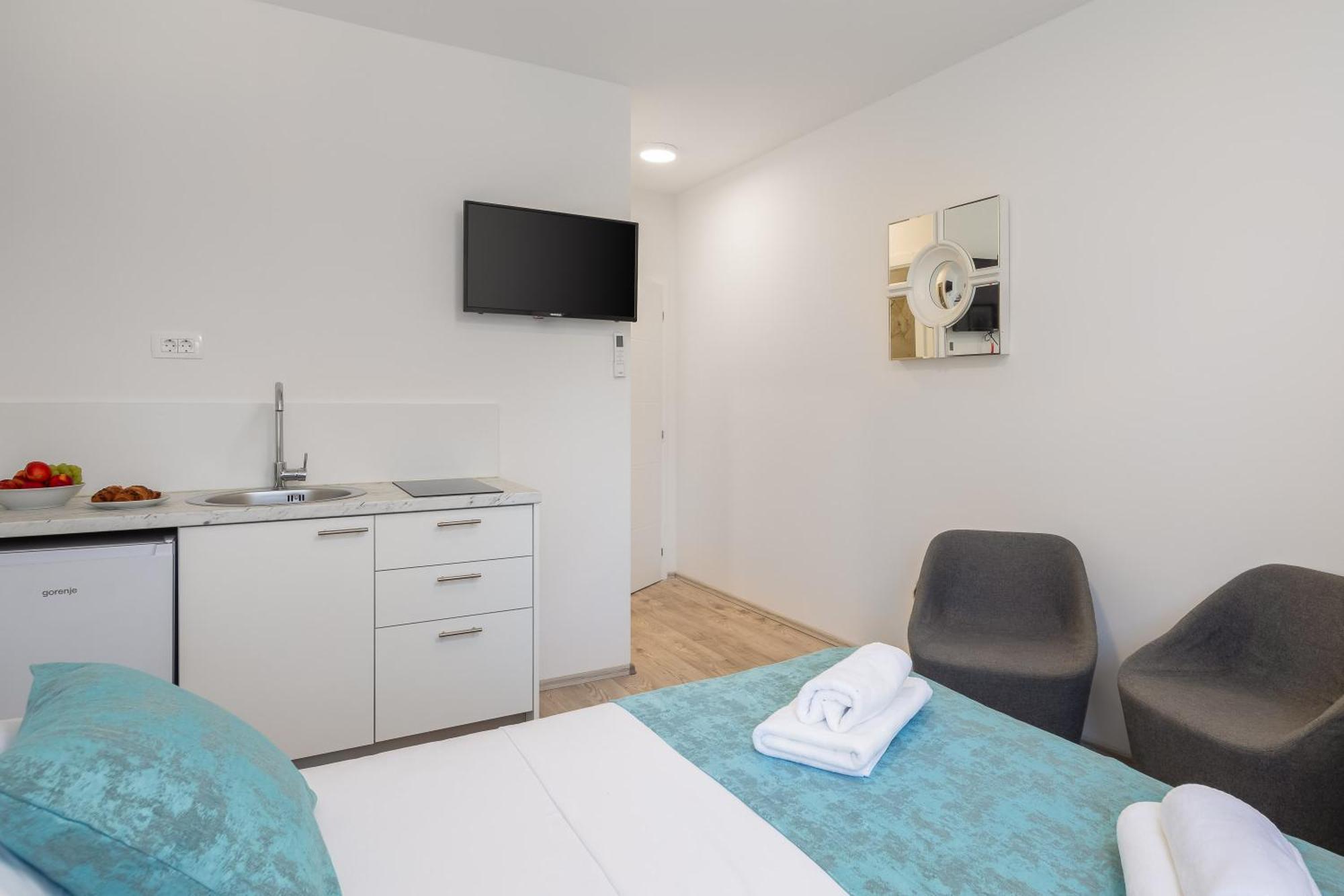 Beachfront Apartments Providenca With Free Parking Makarska Zimmer foto
