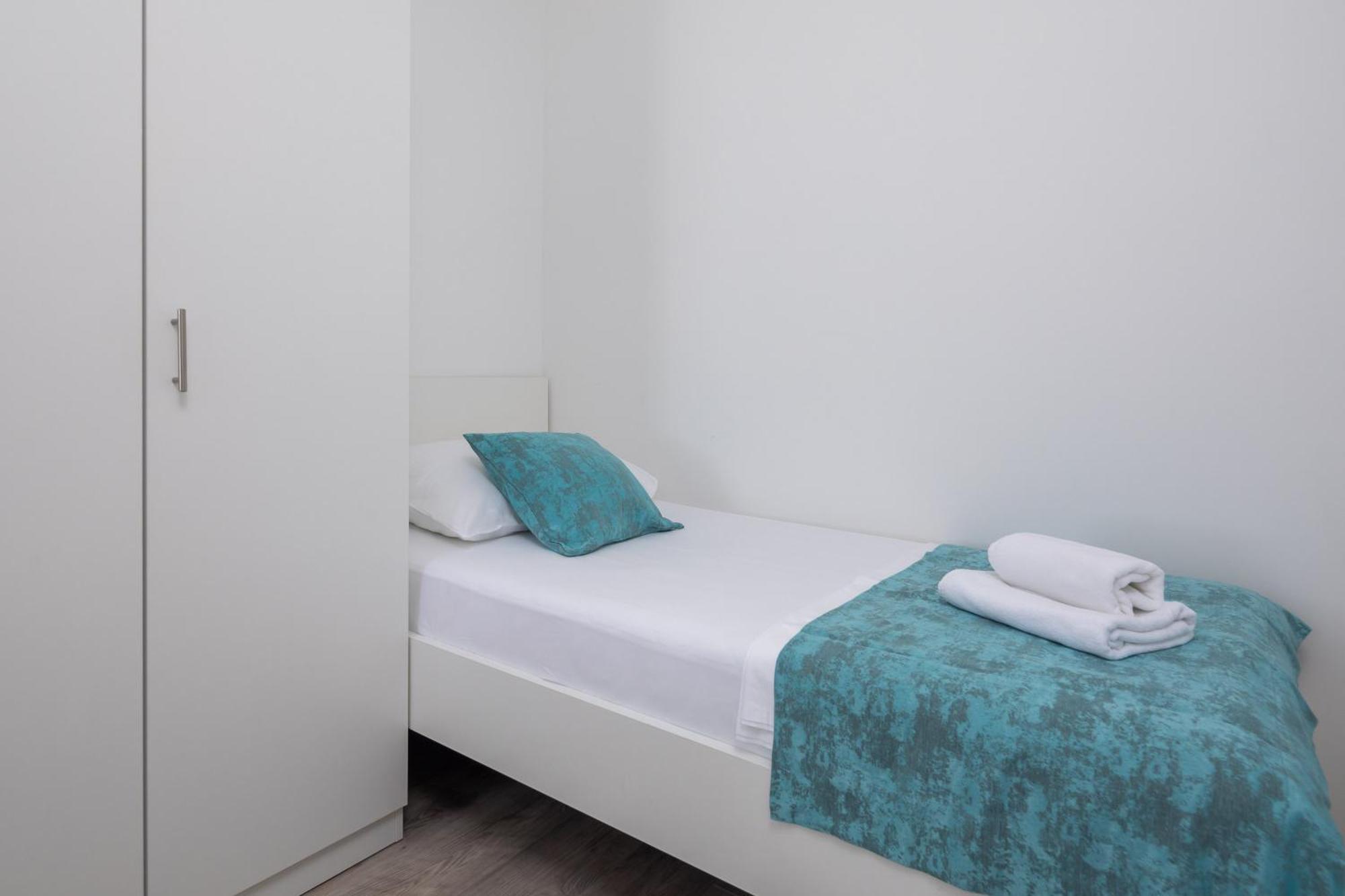 Beachfront Apartments Providenca With Free Parking Makarska Zimmer foto