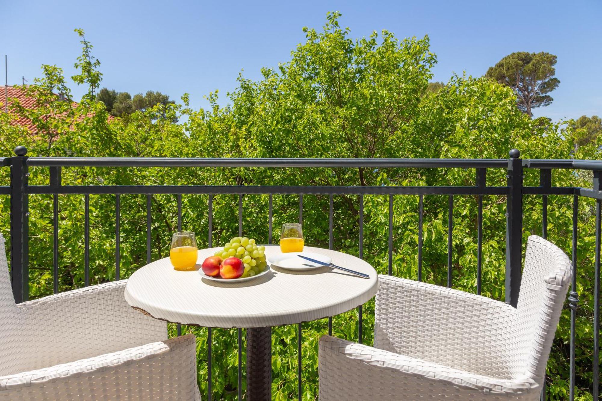 Beachfront Apartments Providenca With Free Parking Makarska Exterior foto