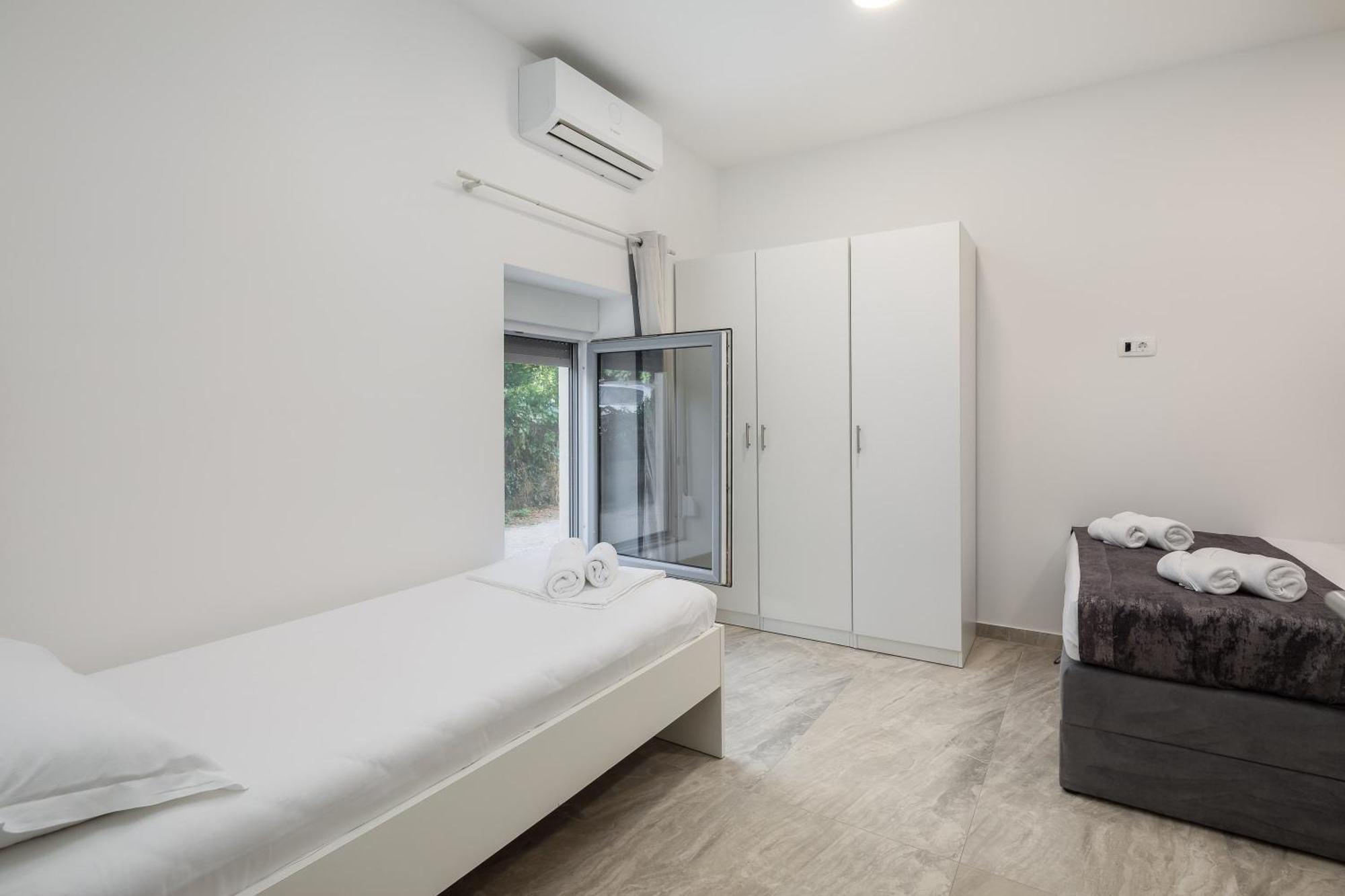 Beachfront Apartments Providenca With Free Parking Makarska Zimmer foto