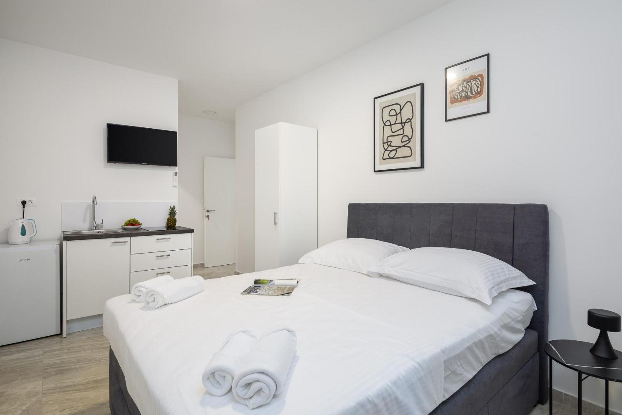 Beachfront Apartments Providenca With Free Parking Makarska Zimmer foto