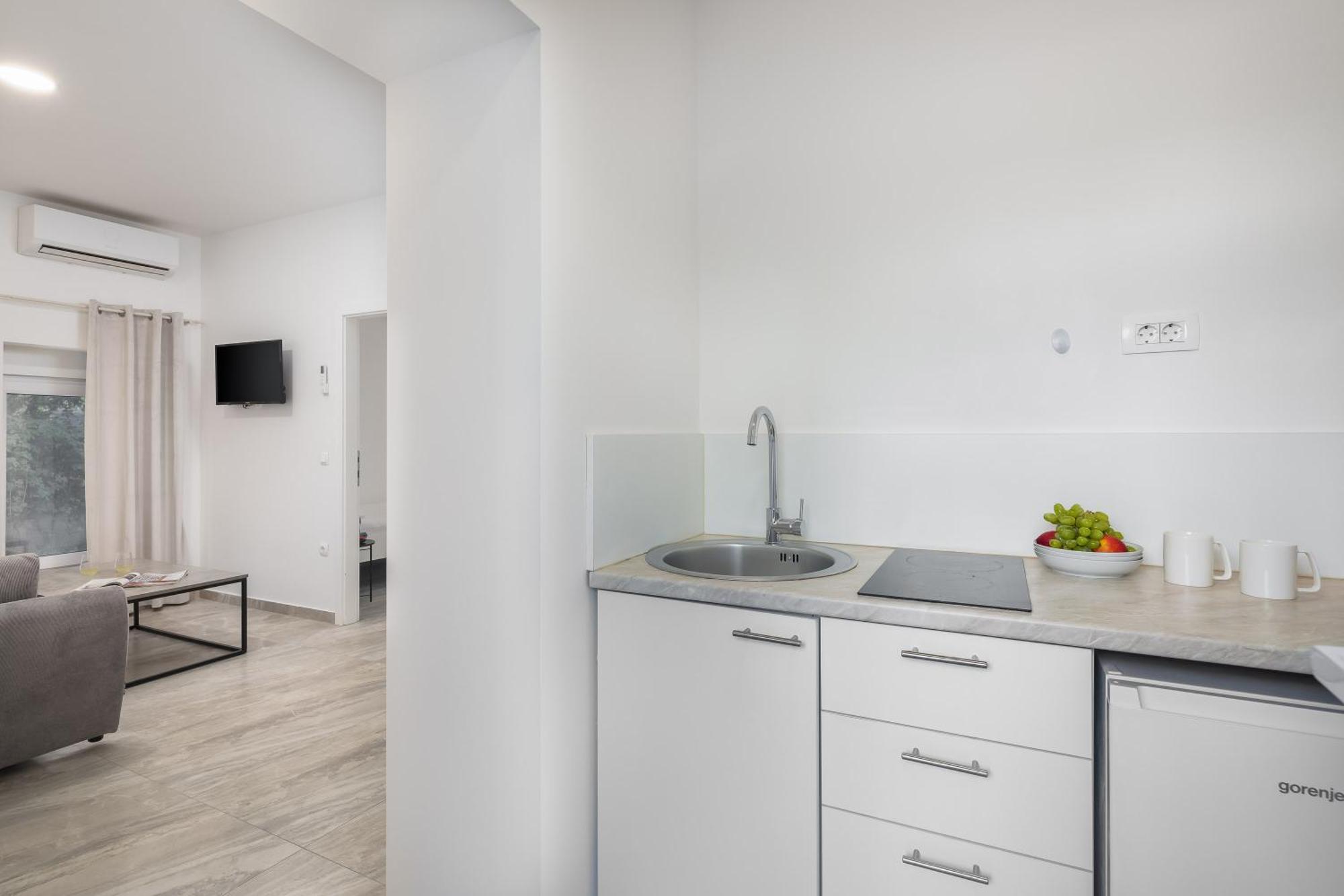Beachfront Apartments Providenca With Free Parking Makarska Zimmer foto